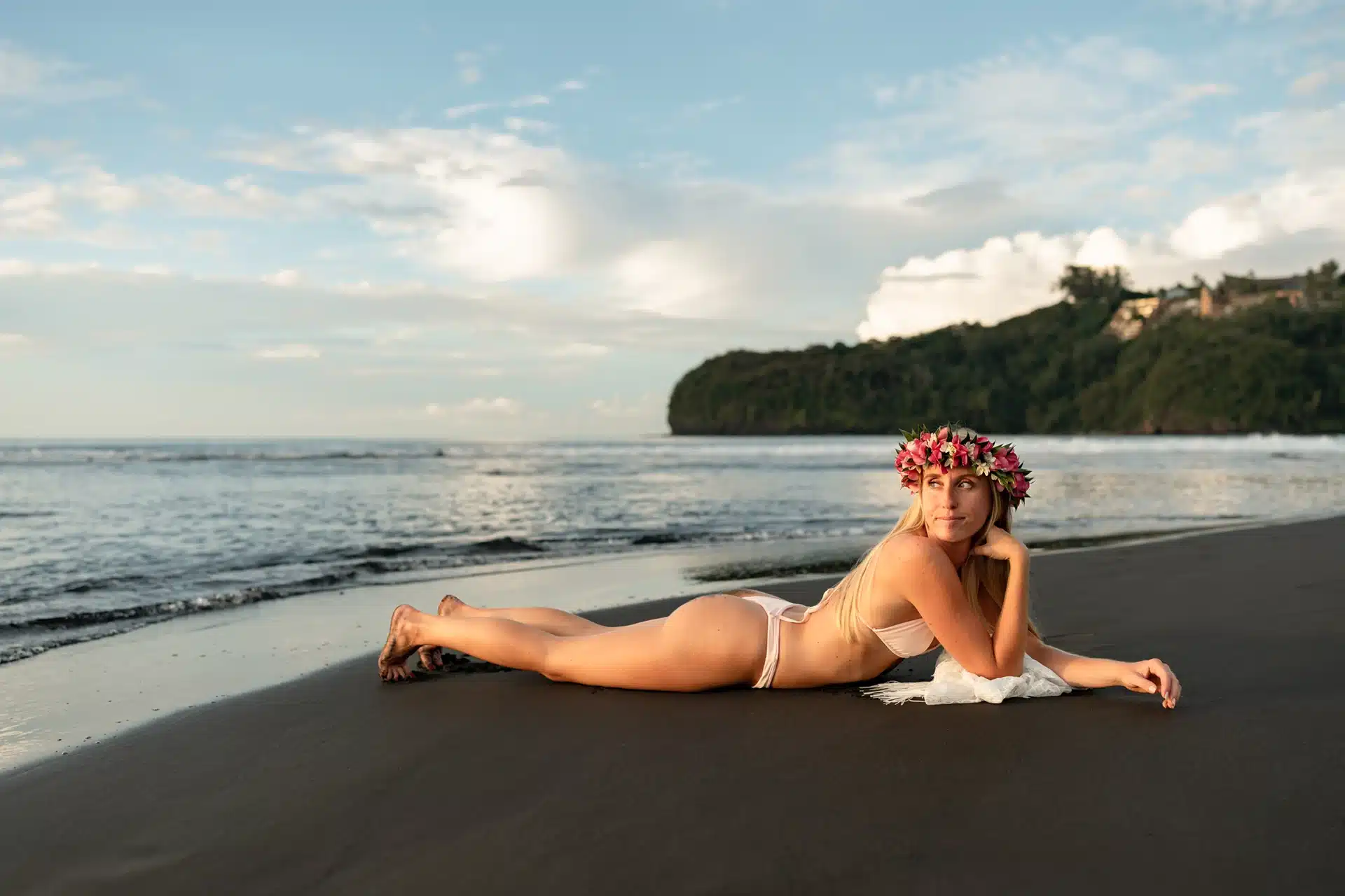 Shooting sur sable noir à Tahiti 