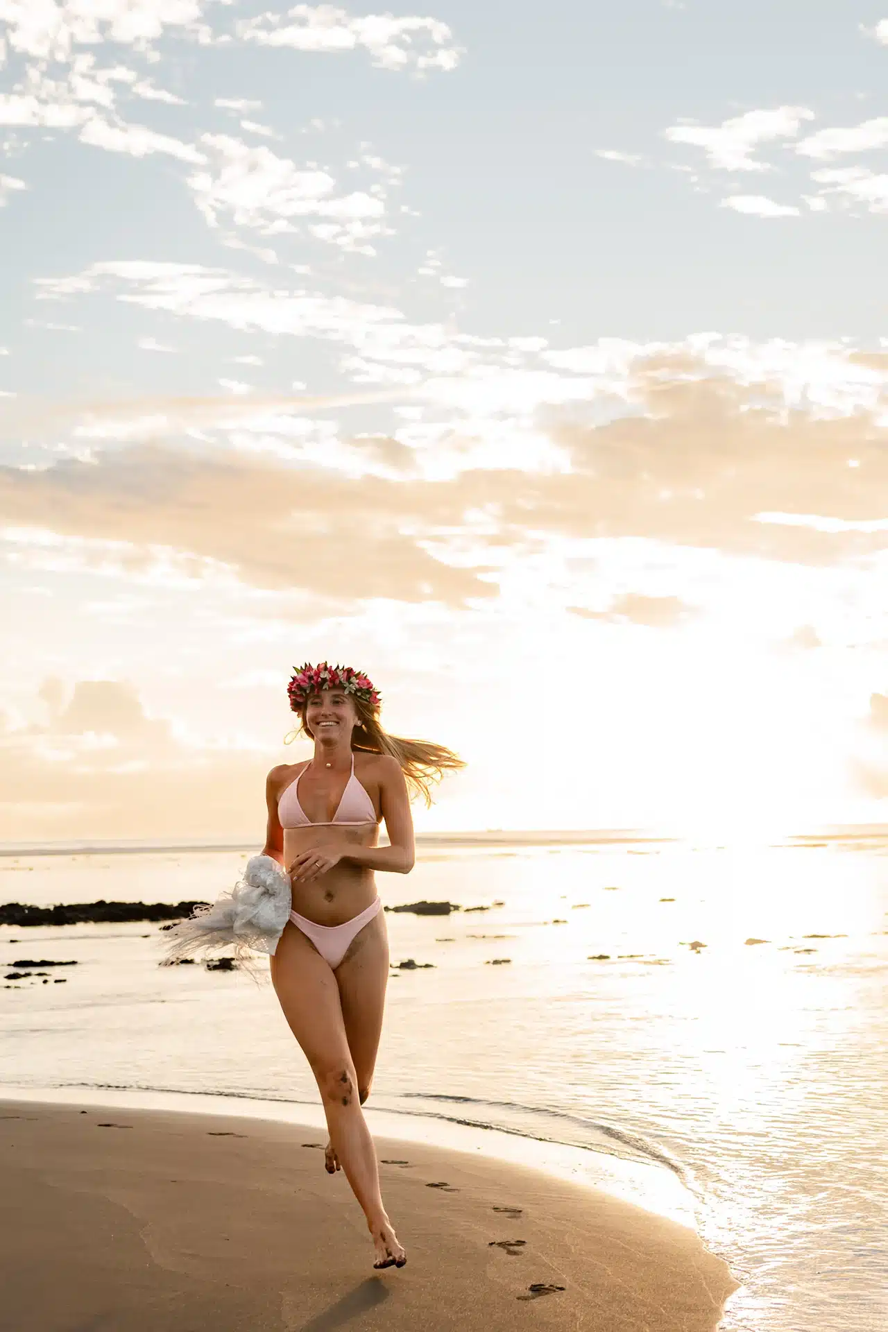 Shooting sur sable noir à Tahiti