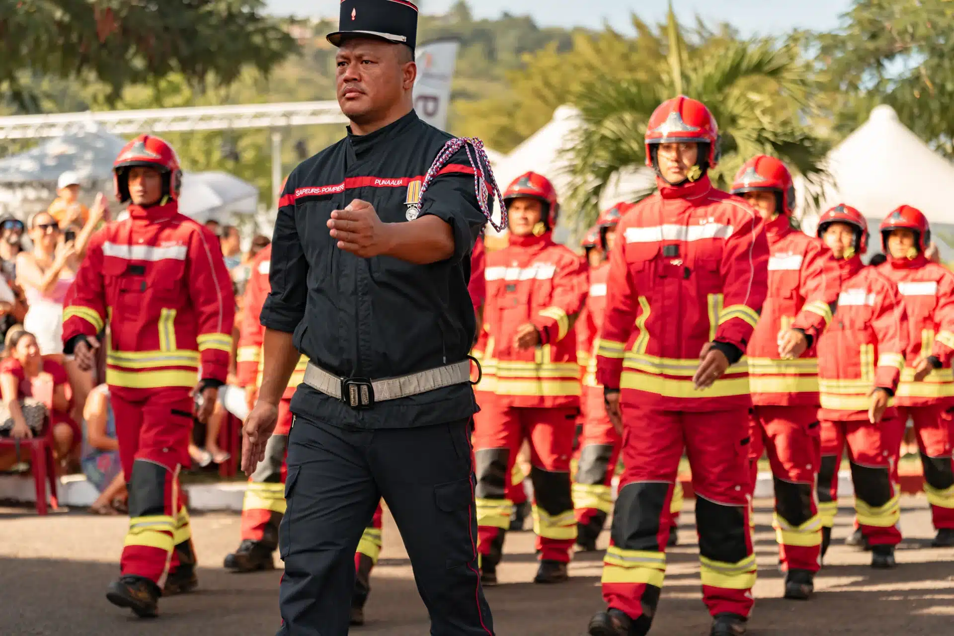 Défilé des pompiers à la fête de l'Orange à Punaauia à Tahiti
