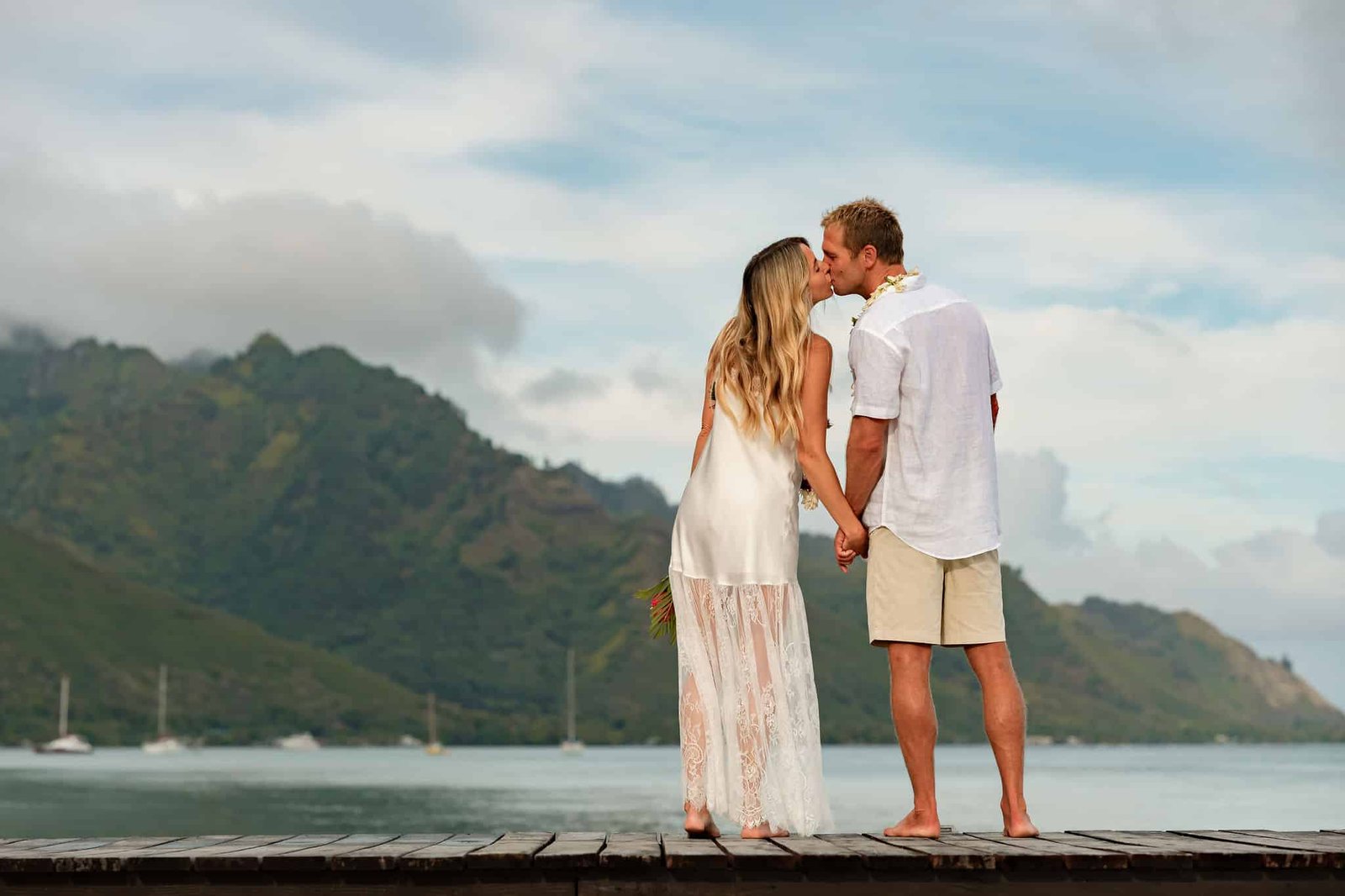MichelleandSpencer-SamanthaHemery-14 Mariage à Tahiti pendant les préparatifs avec la maquilleuse